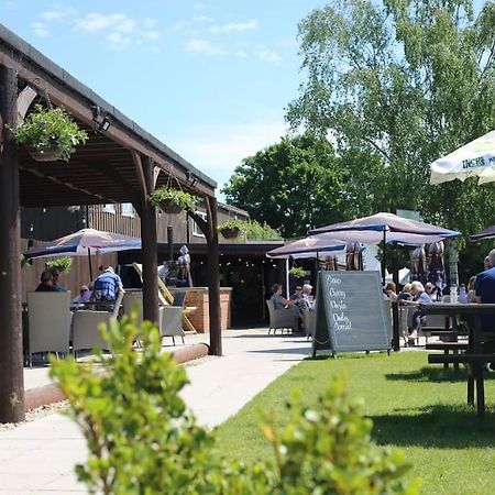 The Dolman At Ferndown Forest Golf Course Экстерьер фото