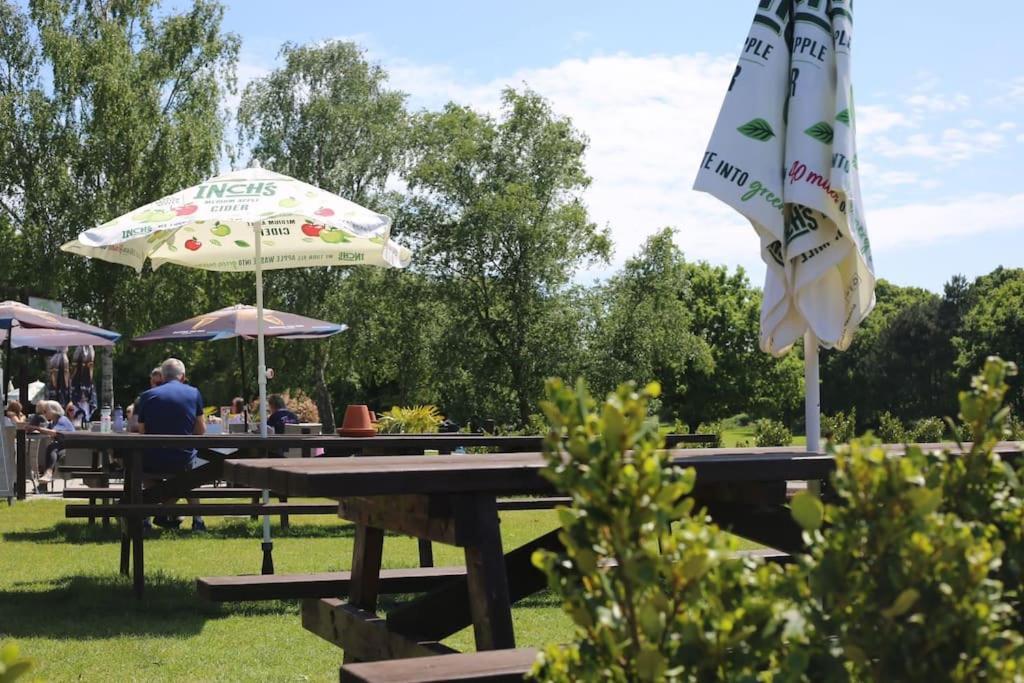 The Dolman At Ferndown Forest Golf Course Экстерьер фото