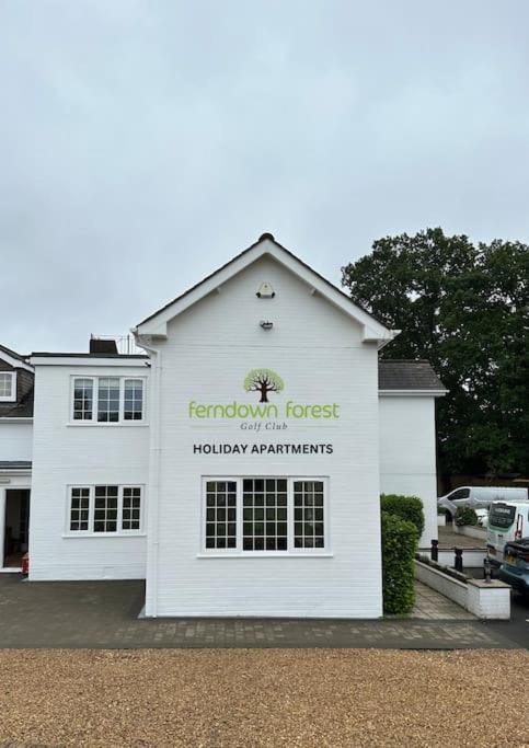 The Dolman At Ferndown Forest Golf Course Экстерьер фото
