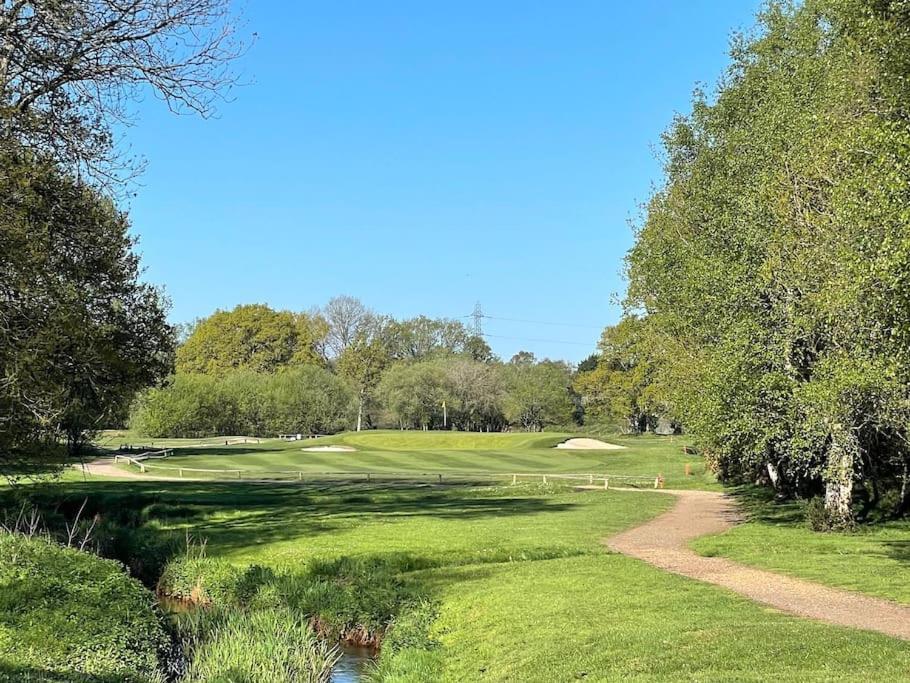 The Dolman At Ferndown Forest Golf Course Экстерьер фото