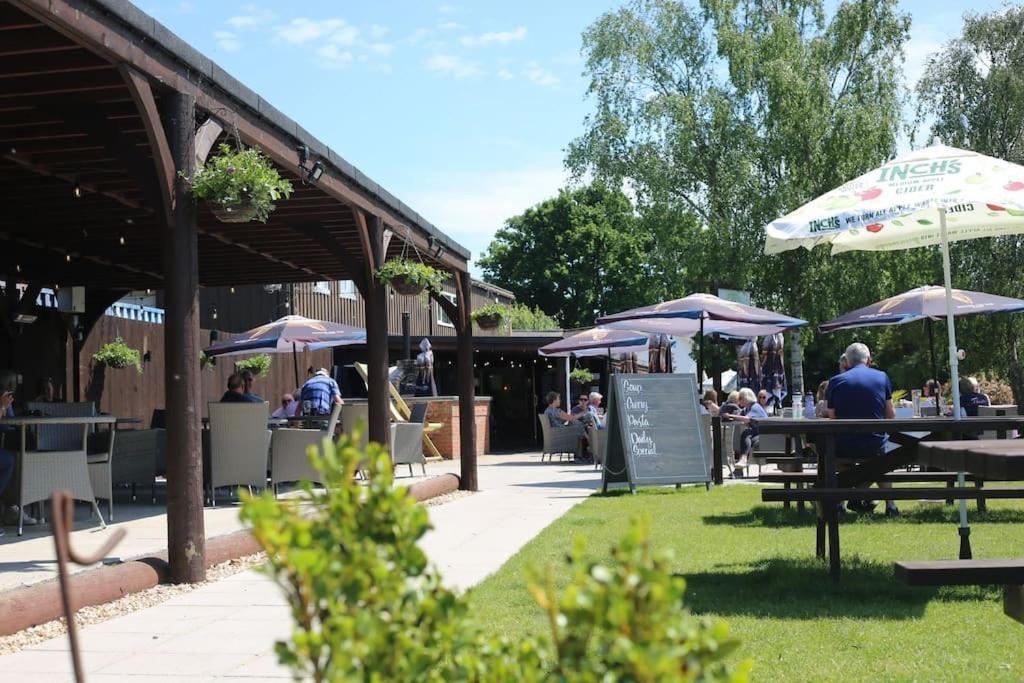 The Dolman At Ferndown Forest Golf Course Экстерьер фото